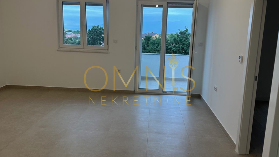 VIŠKOVO – NOVOGRADNJA, 3S+DB STAN S BALKONOM I 3 PARKIRNA MJESTA!