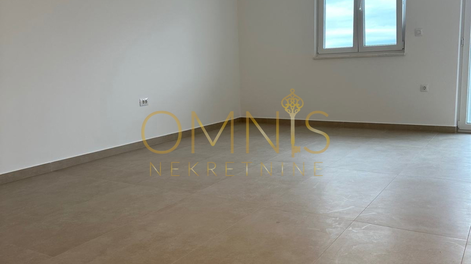 VIŠKOVO – NOVOGRADNJA, 3S+DB STAN S BALKONOM I 3 PARKIRNA MJESTA!