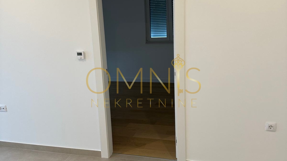 VIŠKOVO – NOVOGRADNJA, 3S+DB STAN S BALKONOM I 3 PARKIRNA MJESTA!