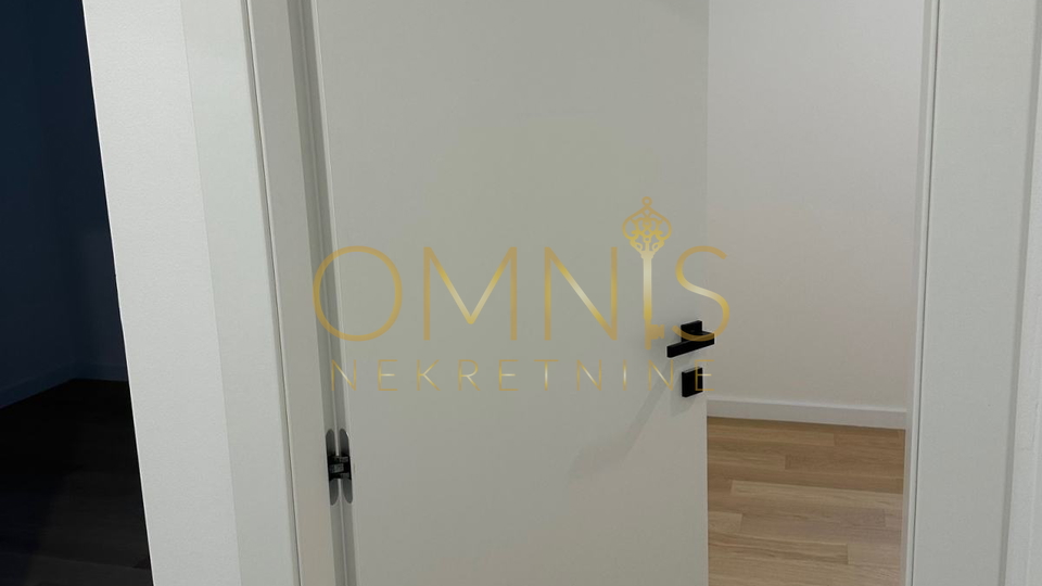 VIŠKOVO – NOVOGRADNJA, 3S+DB STAN S BALKONOM I 3 PARKIRNA MJESTA!