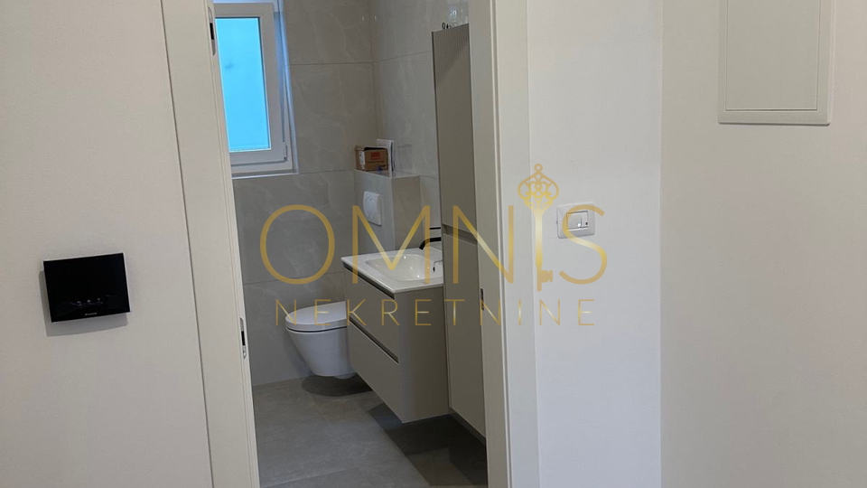 VIŠKOVO – NOVOGRADNJA, 3S+DB STAN S BALKONOM I 3 PARKIRNA MJESTA!