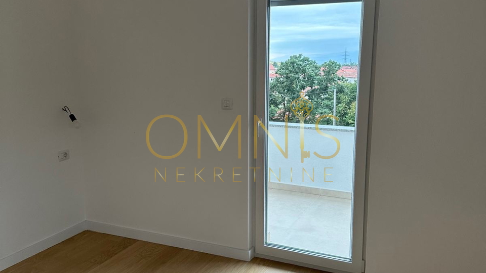 VIŠKOVO – NOVOGRADNJA, 3S+DB STAN S BALKONOM I 3 PARKIRNA MJESTA!