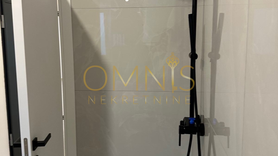 VIŠKOVO – NOVOGRADNJA, 3S+DB STAN S BALKONOM I 3 PARKIRNA MJESTA!