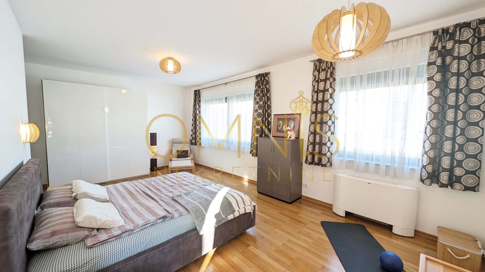 RIJEKA – CENTAR: Prostrani dvoetažni stan 159 m²