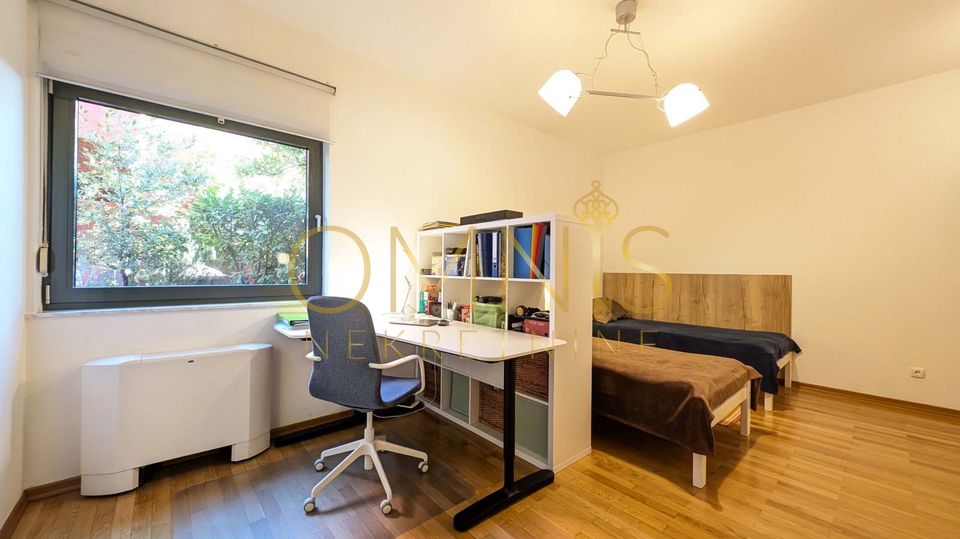 RIJEKA – CENTAR: Prostrani dvoetažni stan 159 m²
