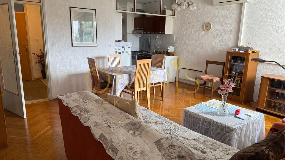 RIJEKA – GORNJA VEŽICA, three-room apartment with living room, 91 m²