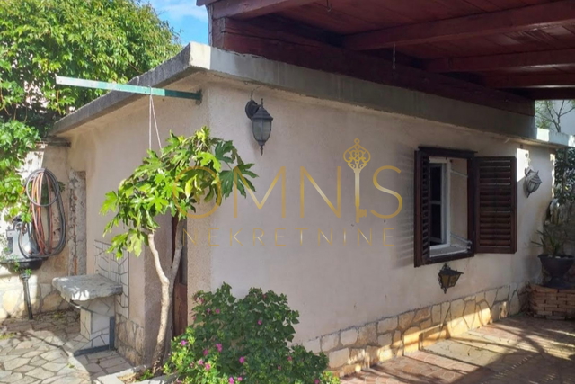 Na prodaju, Dvojna kuća u centru Hreljina – 130 m² stambenog prostora