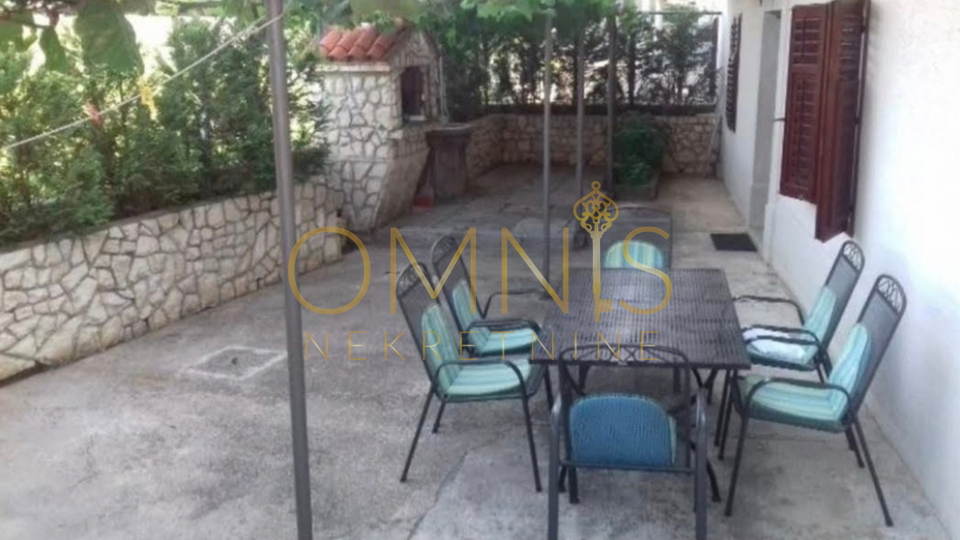 Na prodaju, Dvojna kuća u centru Hreljina – 130 m² stambenog prostora