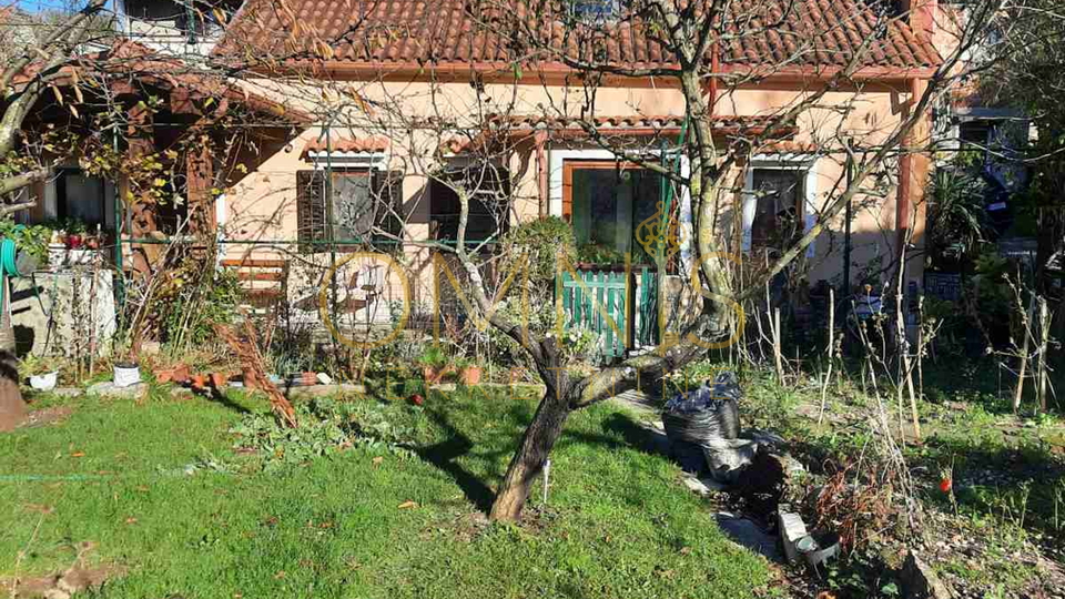 Kuća na prodaju – Podhum, 72 m² s okućnicom i terasom