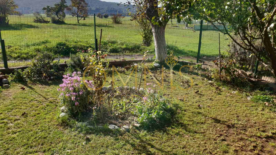 Kuća na prodaju – Podhum, 72 m² s okućnicom i terasom