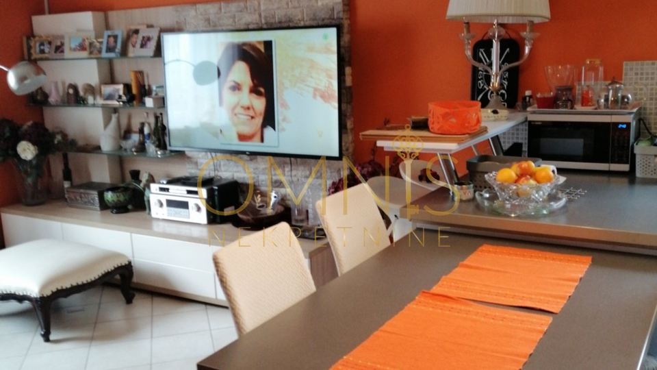 Adaptiran i opremljen stan, 80 m², Turnić – 2. kat