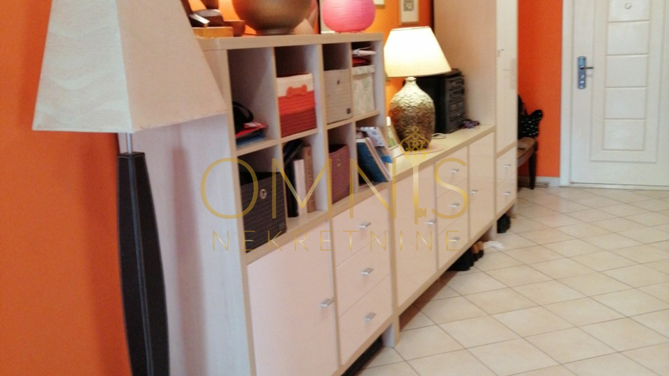 Adaptiran i opremljen stan, 80 m², Turnić – 2. kat