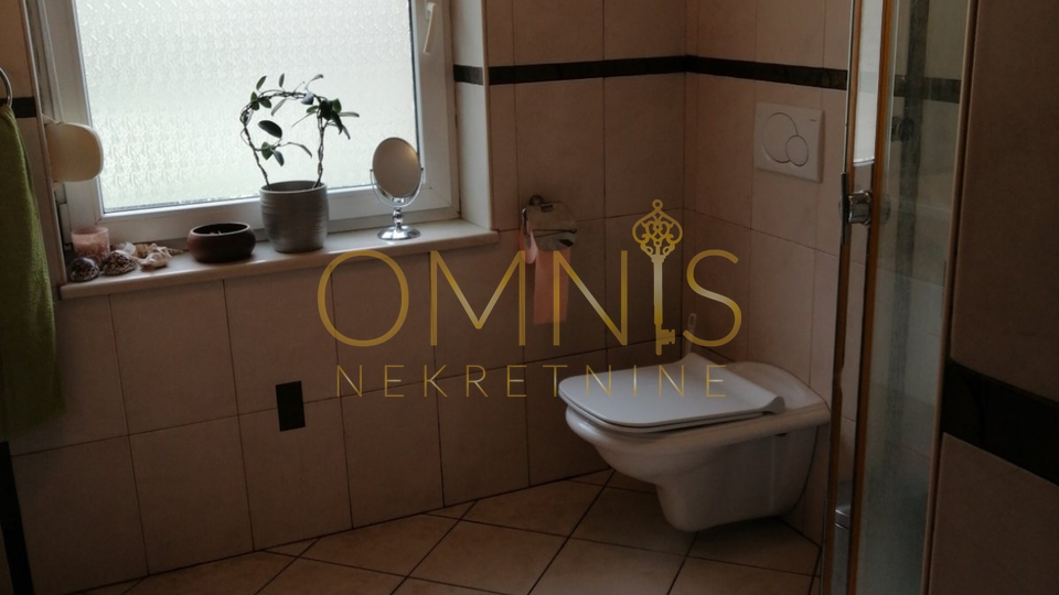 Adaptiran i opremljen stan, 80 m², Turnić – 2. kat