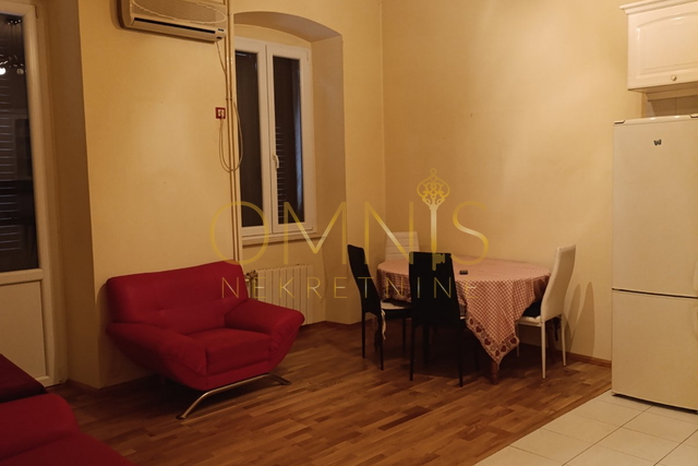 STAN U CENTRU RIJEKE, BALKON, 72 M²