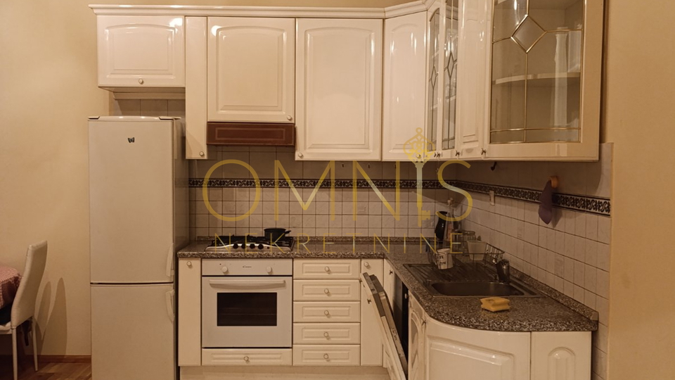 STAN U CENTRU RIJEKE, BALKON, 72 M²