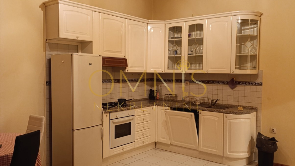 STAN U CENTRU RIJEKE, BALKON, 72 M²