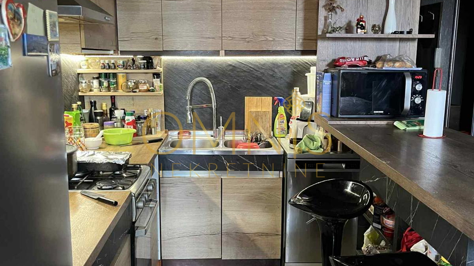 RIJEKA – TROSOBONI STAN + DB, 65m² – POGLED NA MORE