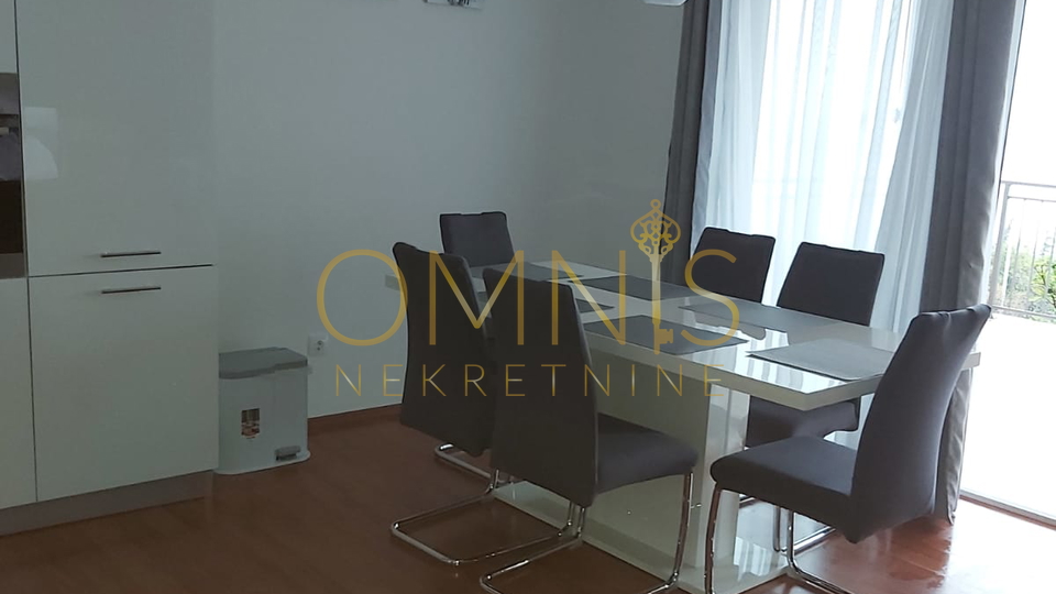 NOVI VINODOLSKI – KUĆA S 3 APARTMANA, 150 M OD MORA, PANORAMSKI POGLED