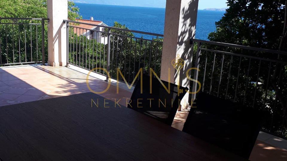 NOVI VINODOLSKI – KUĆA S 3 APARTMANA, 150 M OD MORA, PANORAMSKI POGLED