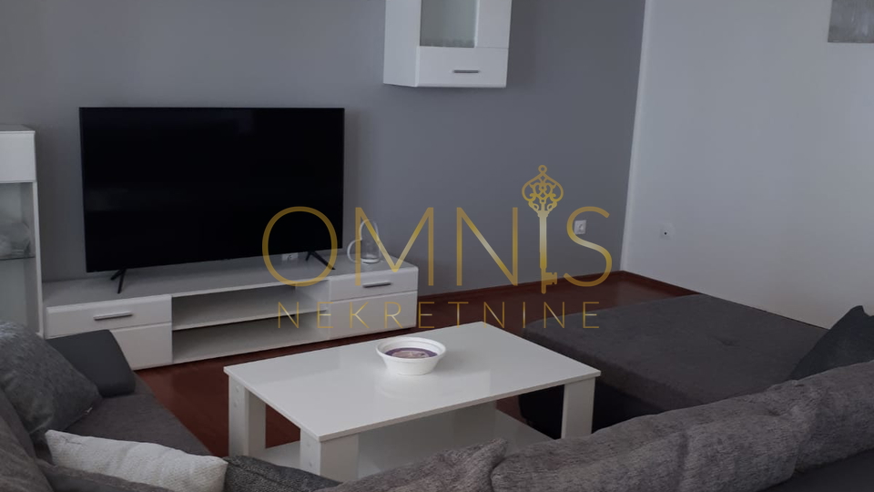 NOVI VINODOLSKI – KUĆA S 3 APARTMANA, 150 M OD MORA, PANORAMSKI POGLED