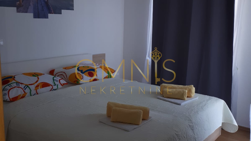 NOVI VINODOLSKI – KUĆA S 3 APARTMANA, 150 M OD MORA, PANORAMSKI POGLED