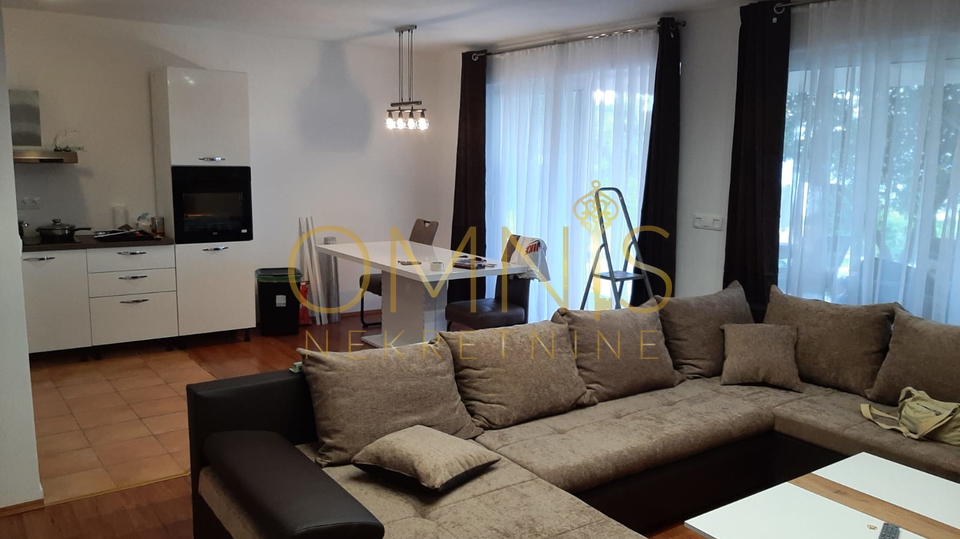 NOVI VINODOLSKI – KUĆA S 3 APARTMANA, 150 M OD MORA, PANORAMSKI POGLED