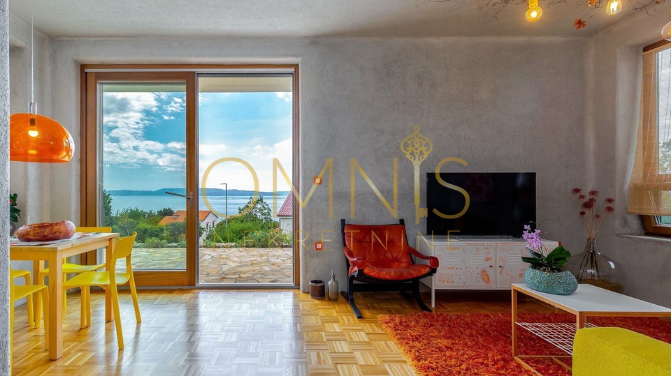 Villa iz snova u Kostreni s infinity bazenom u borovoj šumi (prodaja)