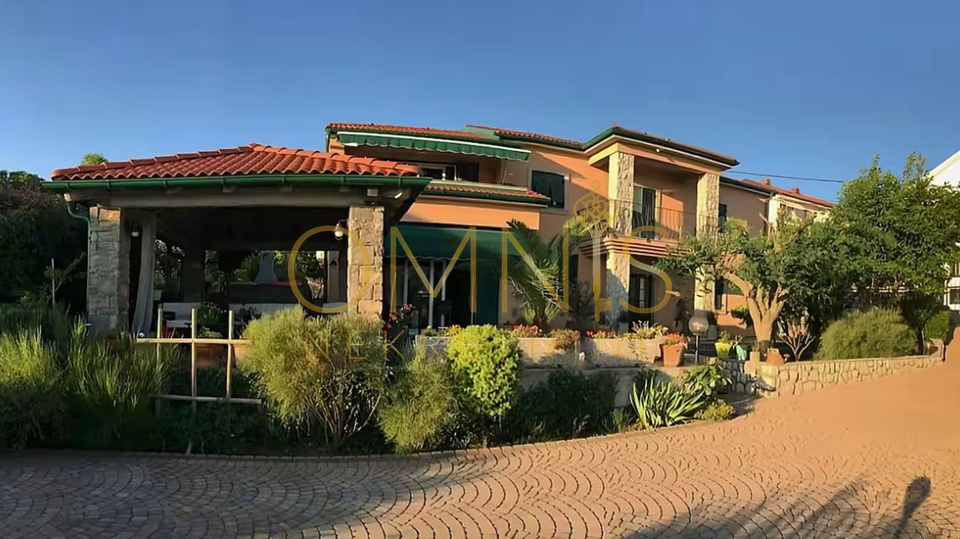 Kostrena – Vila s bazenom i panoramskim pogledom na more