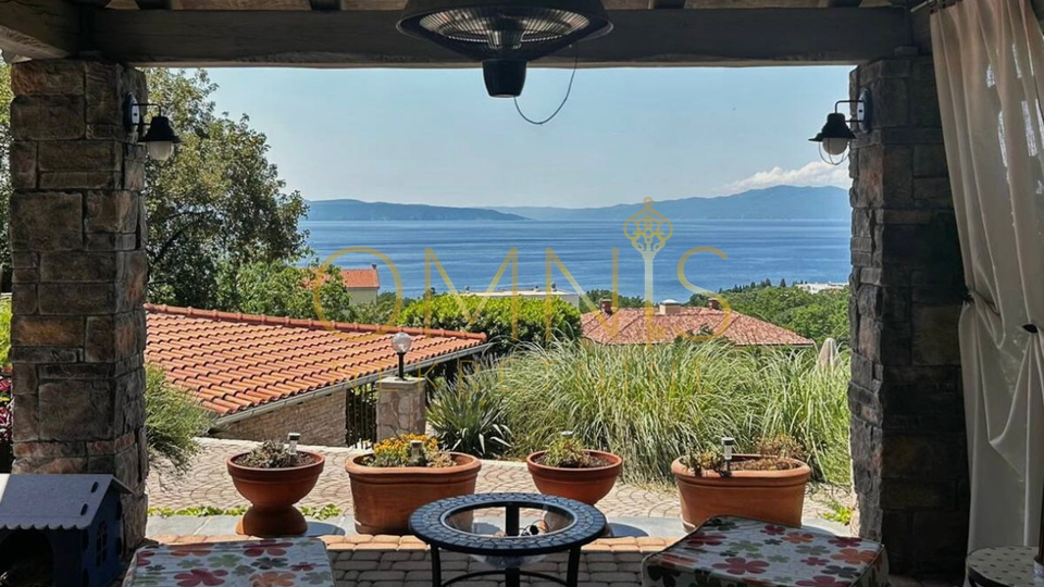 Kostrena – Vila s bazenom i panoramskim pogledom na more