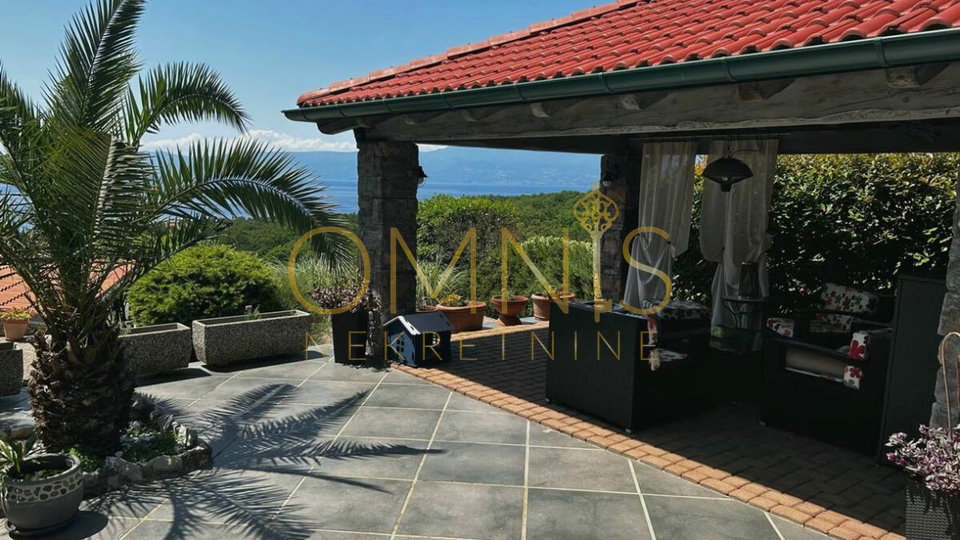 Kostrena – Vila s bazenom i panoramskim pogledom na more