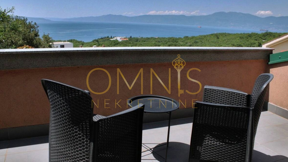 Kostrena – Vila s bazenom i panoramskim pogledom na more