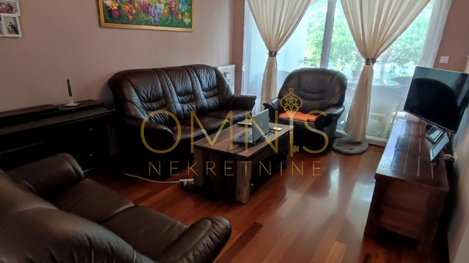 KOSTRENA – SPACIOUS TWO-LEVEL APARTMENT WITH YARD AND PARKING