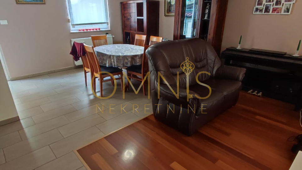 KOSTRENA – SPACIOUS TWO-LEVEL APARTMENT WITH YARD AND PARKING