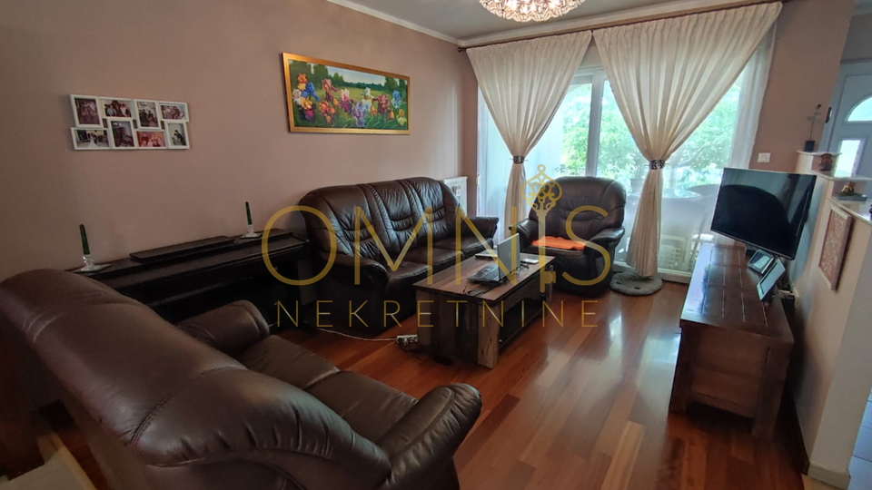 KOSTRENA – SPACIOUS TWO-LEVEL APARTMENT WITH YARD AND PARKING