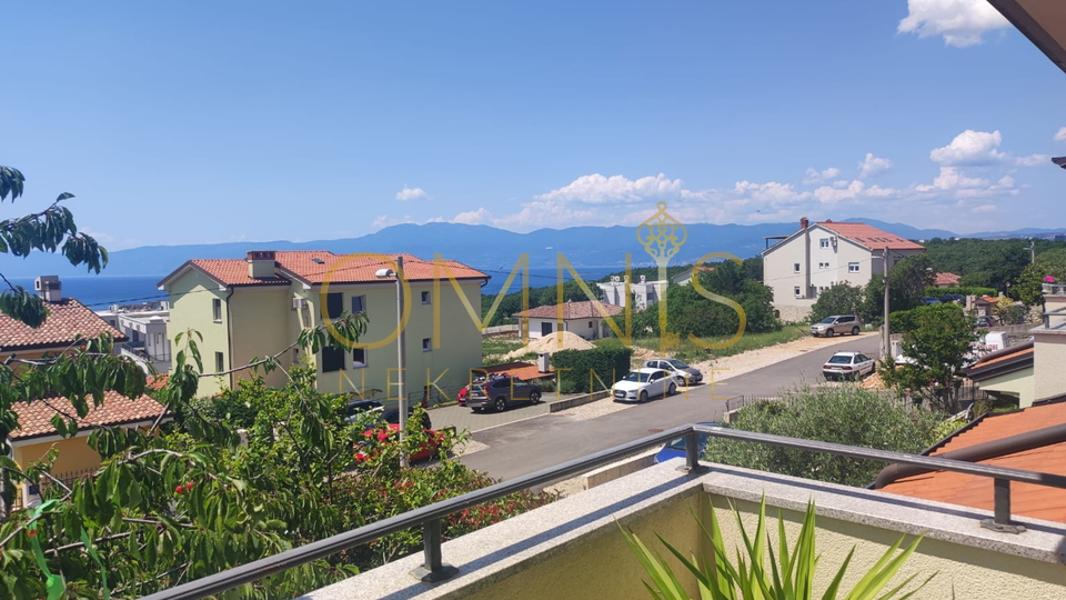 KOSTRENA – SPACIOUS TWO-LEVEL APARTMENT WITH YARD AND PARKING