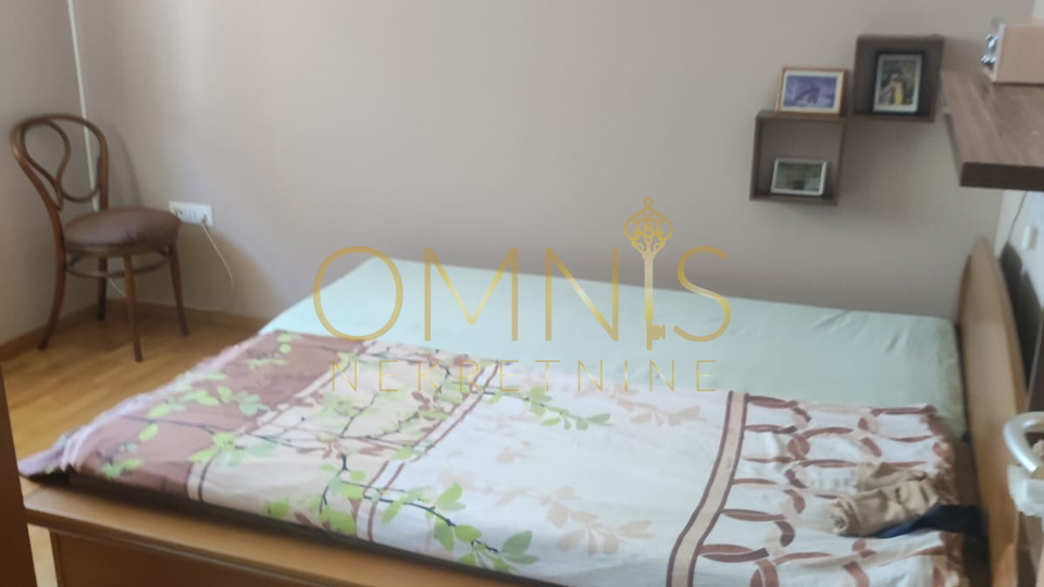 KOSTRENA – SPACIOUS TWO-LEVEL APARTMENT WITH YARD AND PARKING