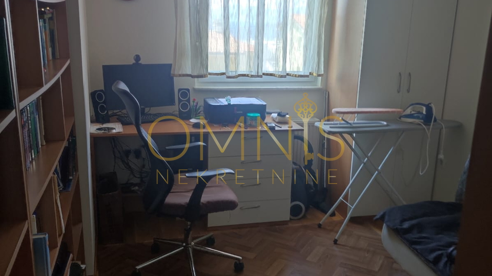 KOSTRENA – SPACIOUS TWO-LEVEL APARTMENT WITH YARD AND PARKING