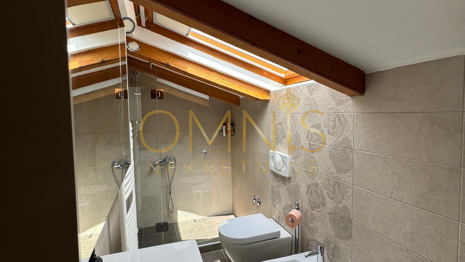 Luxury villa with a pool in Matulji – 403 m², quiet location, sea view
