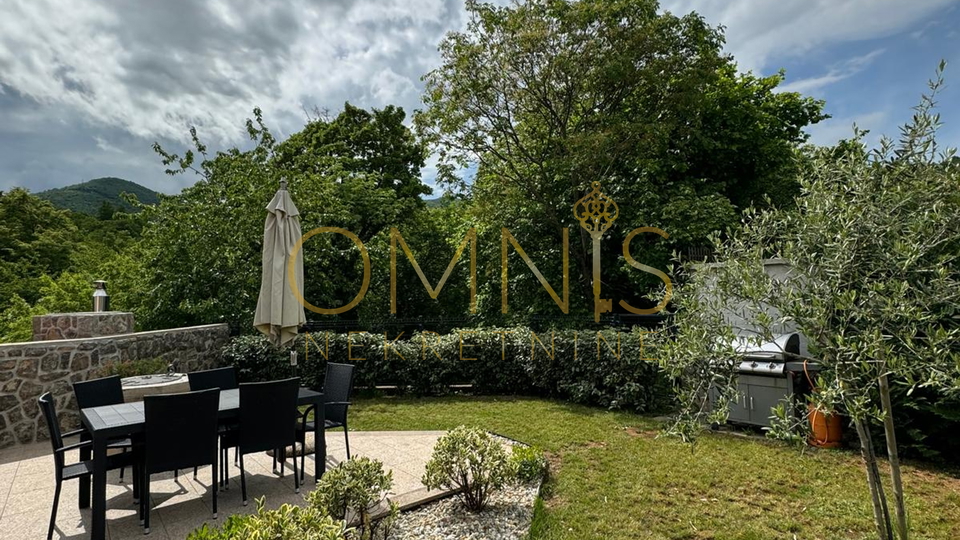 Luxury villa with a pool in Matulji – 403 m², quiet location, sea view