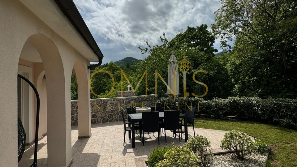 Luxury villa with a pool in Matulji – 403 m², quiet location, sea view