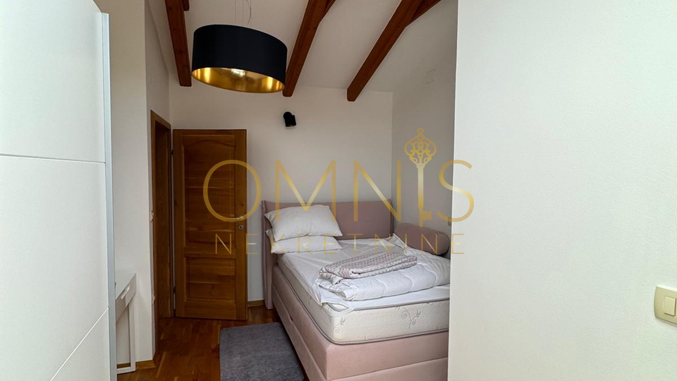 Luxury villa with a pool in Matulji – 403 m², quiet location, sea view