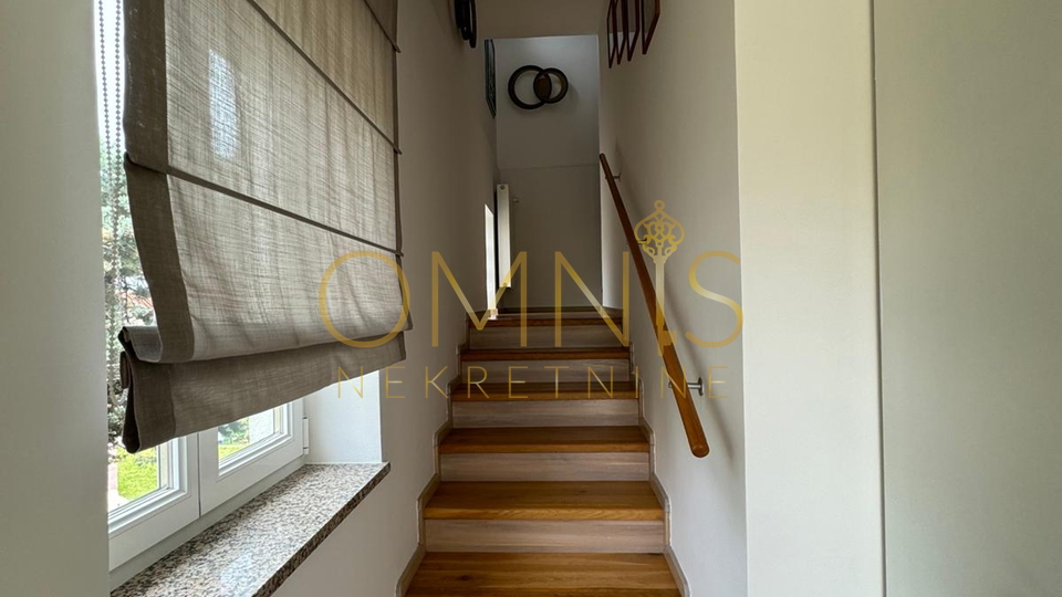 Luxury villa with a pool in Matulji – 403 m², quiet location, sea view