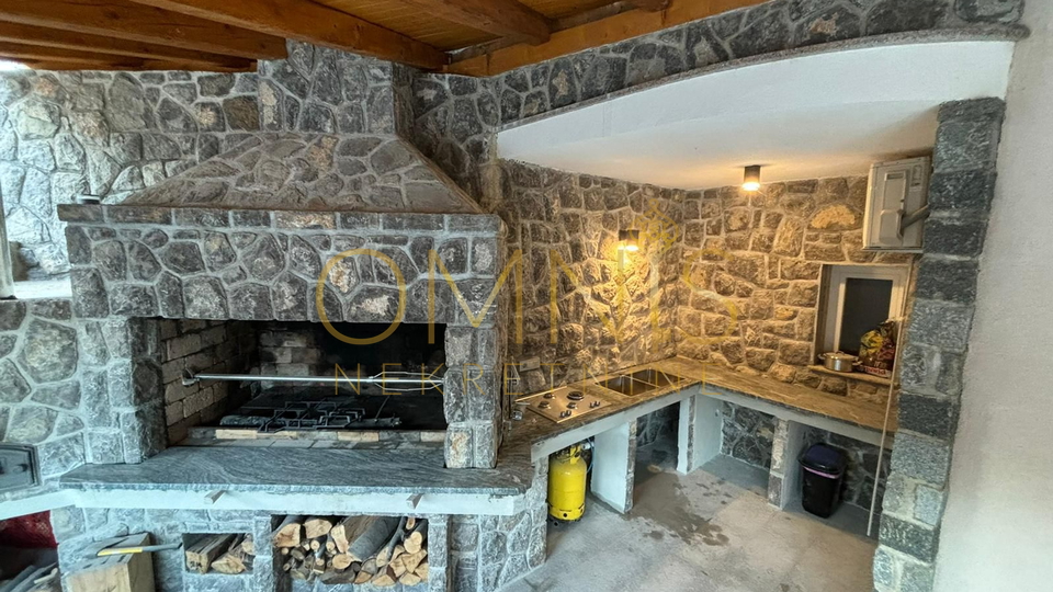 Luxury villa with a pool in Matulji – 403 m², quiet location, sea view