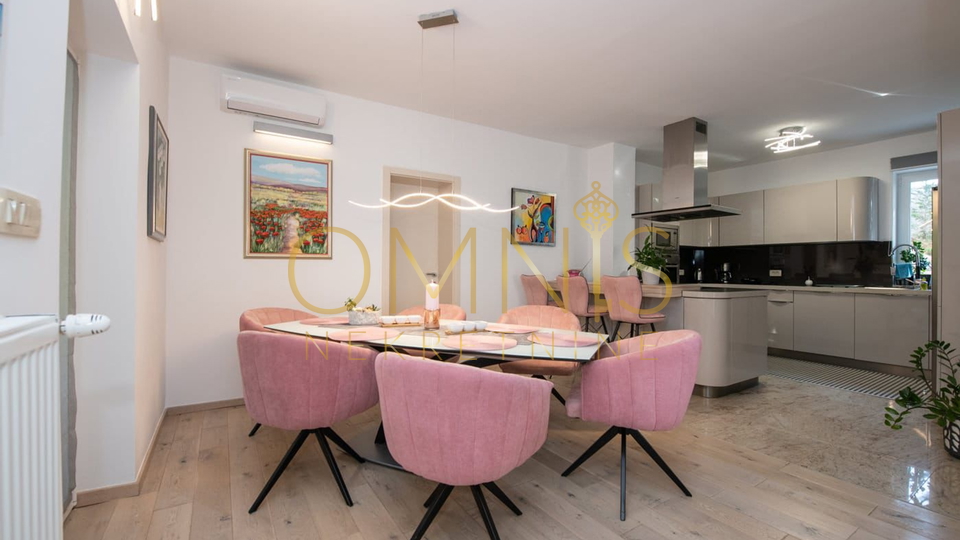 Luxury villa with a pool in Matulji – 403 m², quiet location, sea view