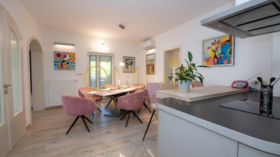 Luxury villa with a pool in Matulji – 403 m², quiet location, sea view