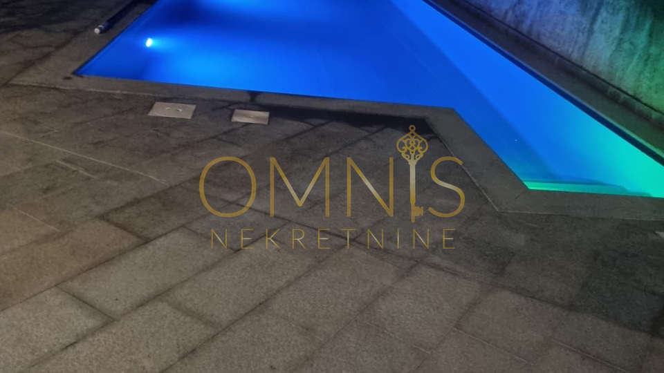 Luxury villa with a pool in Matulji – 403 m², quiet location, sea view