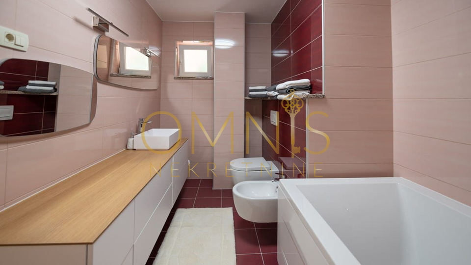 Luxury villa with a pool in Matulji – 403 m², quiet location, sea view