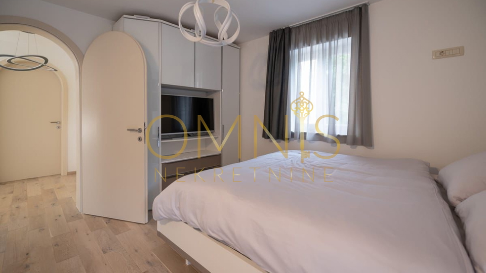 Luxury villa with a pool in Matulji – 403 m², quiet location, sea view