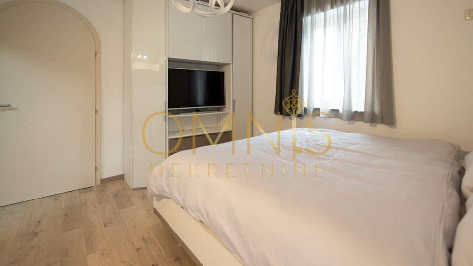 Luxury villa with a pool in Matulji – 403 m², quiet location, sea view