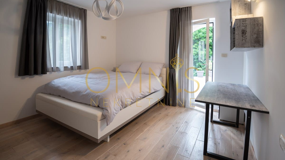 Luxury villa with a pool in Matulji – 403 m², quiet location, sea view